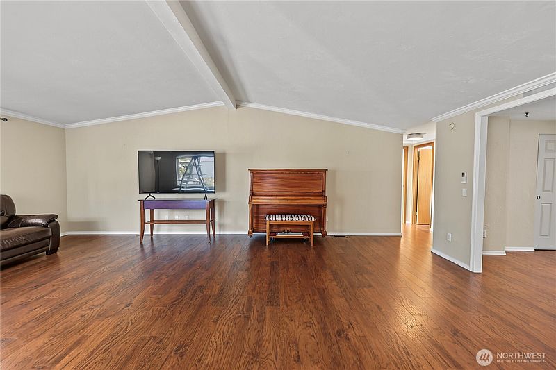 4th image of 161 Fircrest Drive