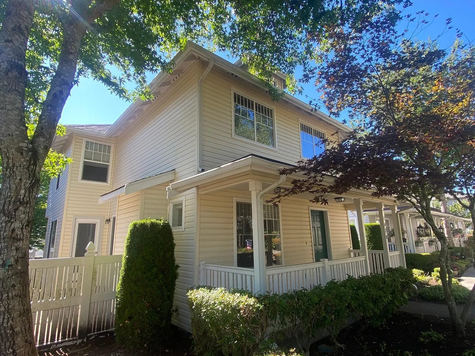 3 bed, 2.5 bath, 1617 sqft, $2,850 — Photo 2