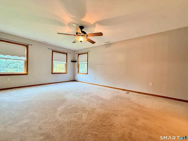 22 Hyde Park Dr — Photo 23