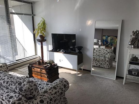 2nd image of 2740 N Pine Grove Ave APT 7D