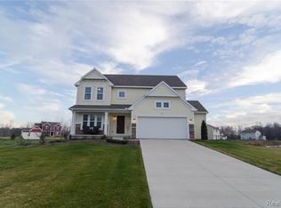 231 Shinnecock Dr, Brighton, MI