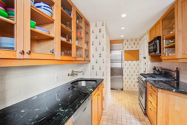 Sold by Alpha Properties NYC I LLC | media 16