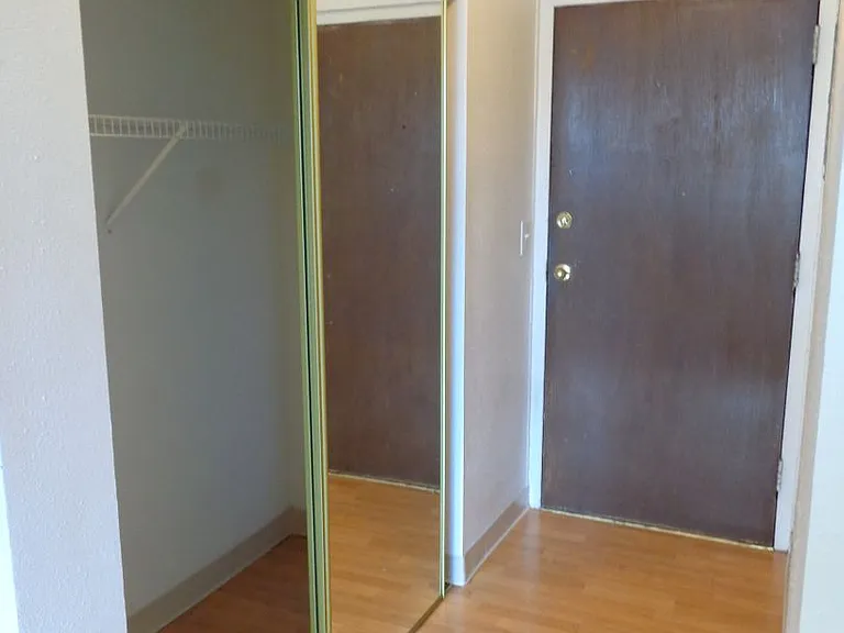 Crestwood Apartments — Photo 34