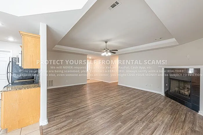 1674 N Hazeltine Dr — Photo 4