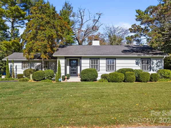 1212 Oakland St, Hendersonville, NC 28792