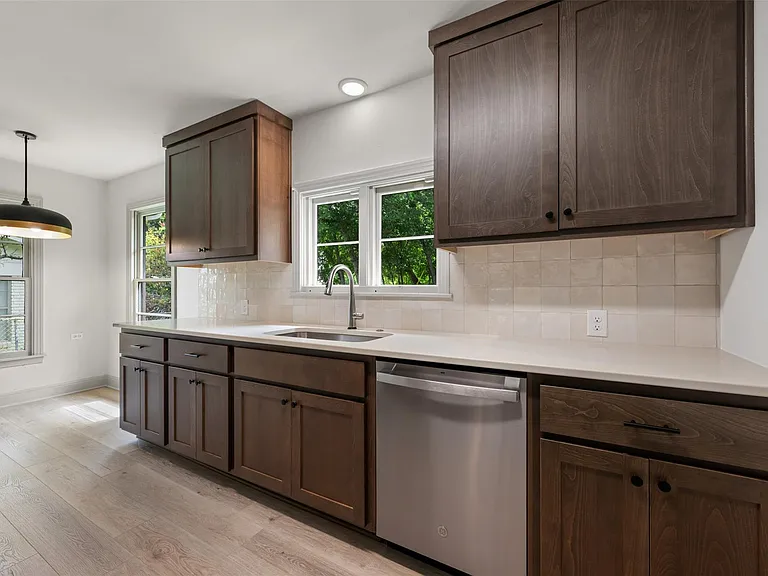 1711 S Main St — Photo 13