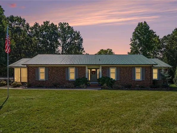 222 Devonway St, Eden, NC 27288