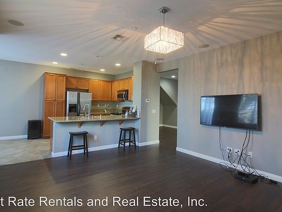 5th image of 35792 Hazelhurst St Unit 3