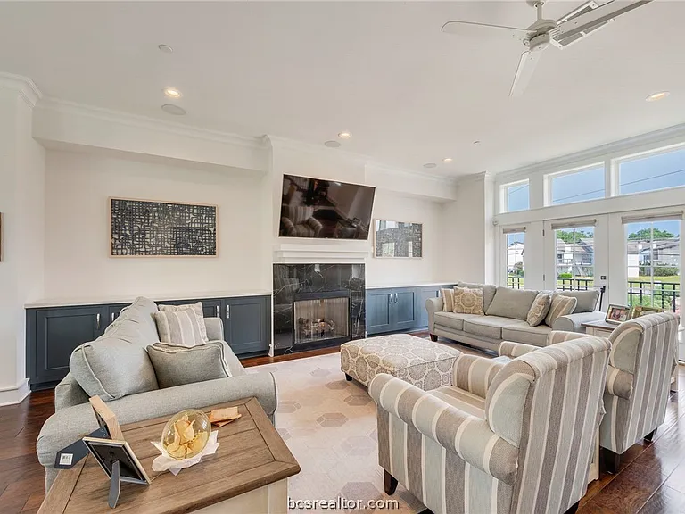210 Tarrow St — Photo 7