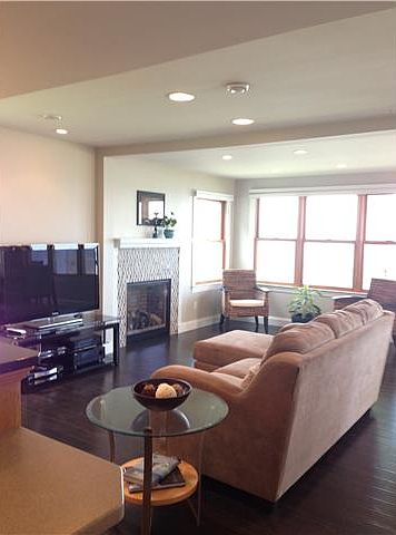 1st image of 340 Lake Shore Dr
