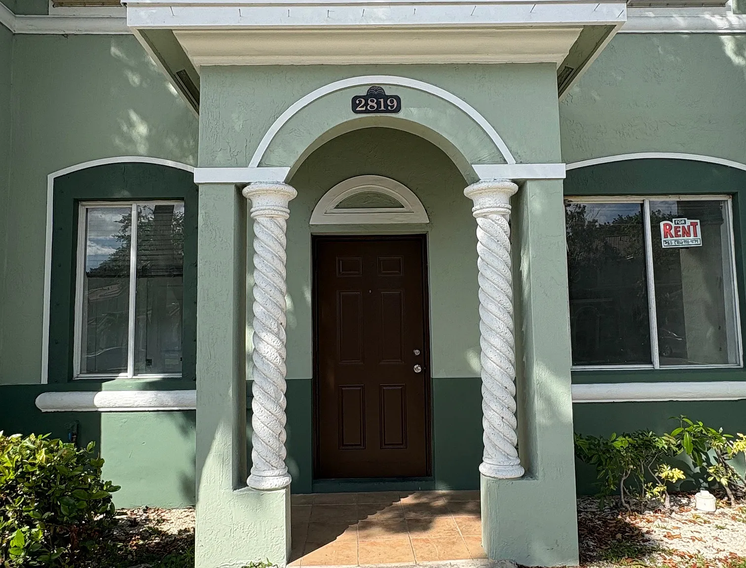3 bed, 2.5 bath, 1304 sqft, $2,200 — Photo 1