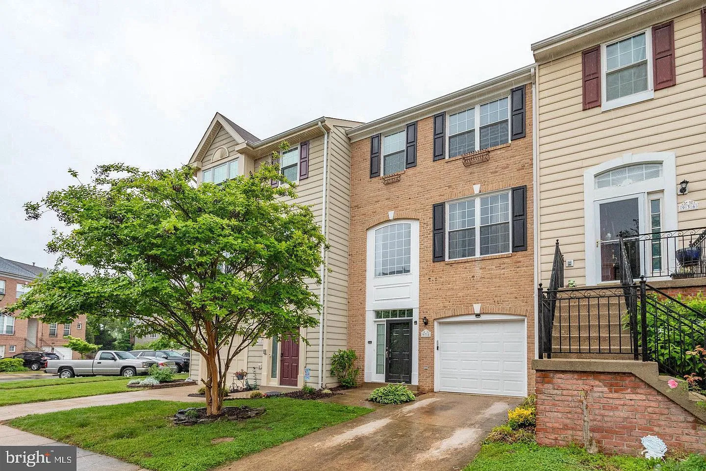 3 bed, 4.0 bath, 2048 sqft, $2,900 — Photo 1
