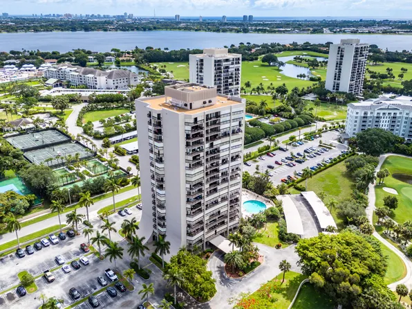 2425 Presidential Way #Ph5, West Palm Beach, FL 33401