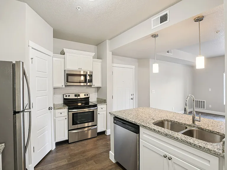 Steeplechase Apartments — Photo 30