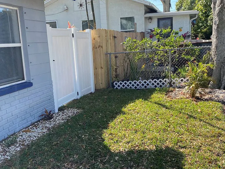 1007 Hawkins St #A — Photo 9