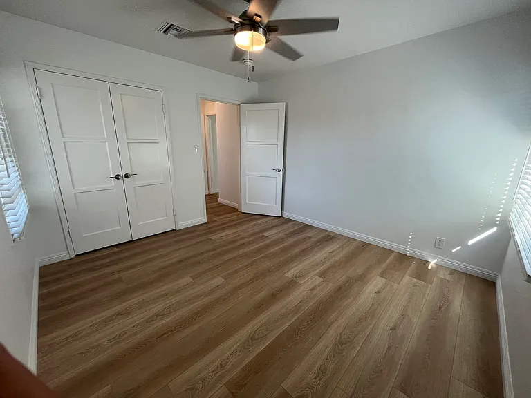 Stadium Park Apartments — Photo 17