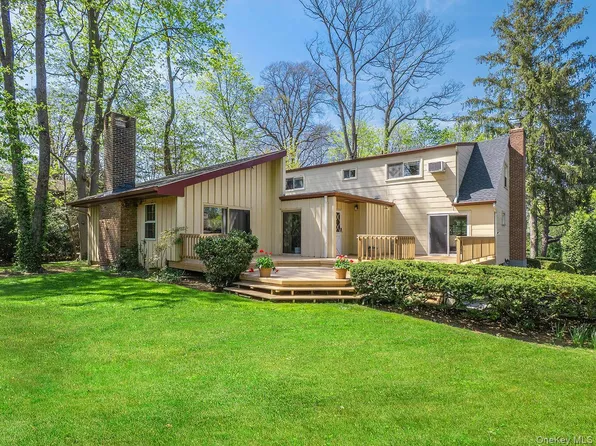 2 Stonytown Road, Manhasset, NY 11030