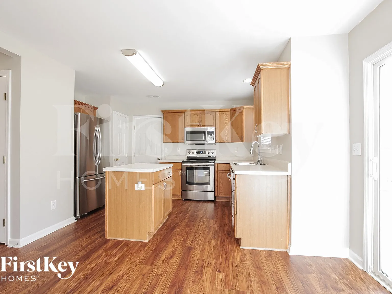 4 bed, 2.5 bath, 1919 sqft, $2,100 — Photo 3