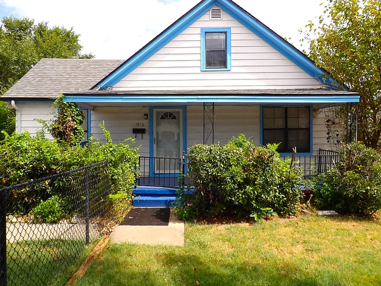 1515 NW Arlington Ave — Photo 1