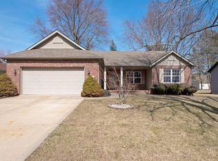 927 Holiday Point Pkwy, Edwardsville, IL