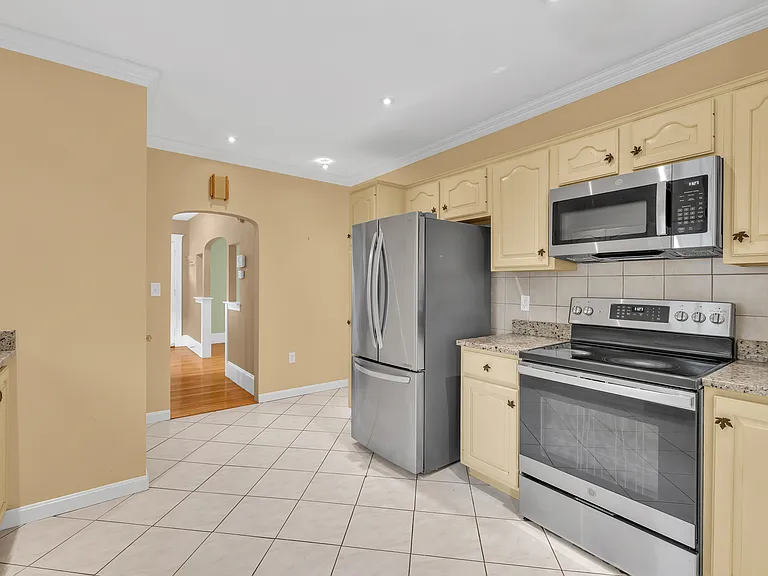 11 Upland Rd — Photo 10