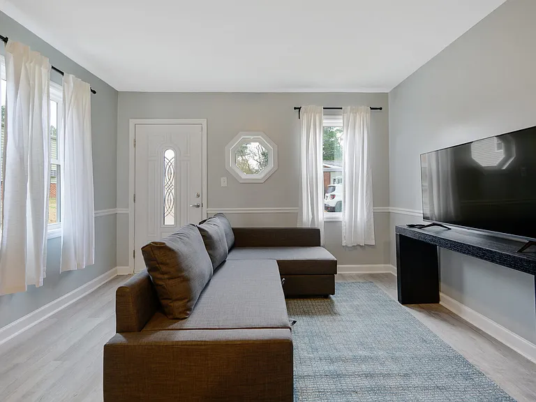 Red Oak Ave — Photo 2