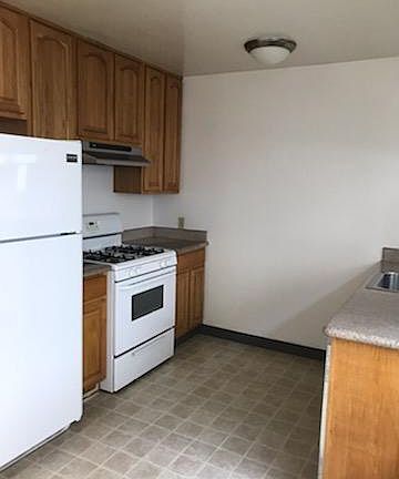 2nd image of 1329 Park Dr APT 4