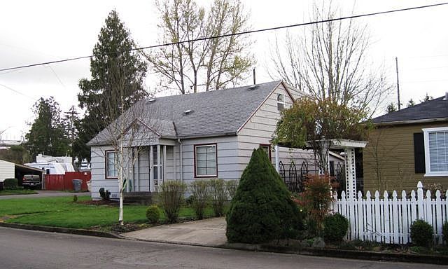 2nd image of 1720 16th Ave SW