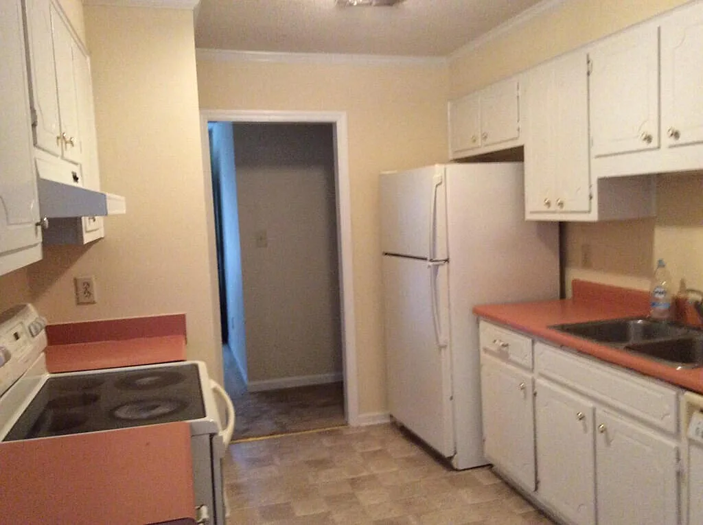 3 bed, 2.0 bath, 1453 sqft, $1,400 — Photo 3