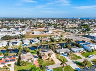 1445 Vendome Ct, Cape Coral, FL 33904