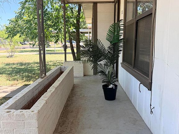 3rd image of 311 Iris St