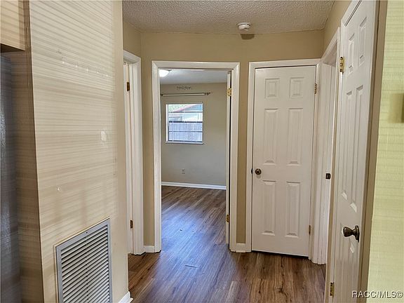 4th image of 7151 W Greenwood Ln