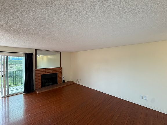 3rd image of 3652 Clairemont Dr Unit 1A-1