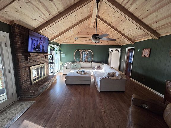 2nd image of 1315 Shoreland Dr