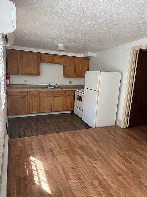 Kitchen & Living Area