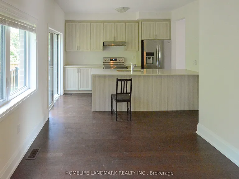 21 Kenneth Wood Cres — Photo 7