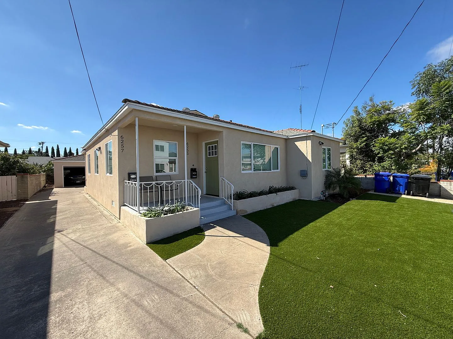 Newly Renovated 5 bedroom house! — Photo 3
