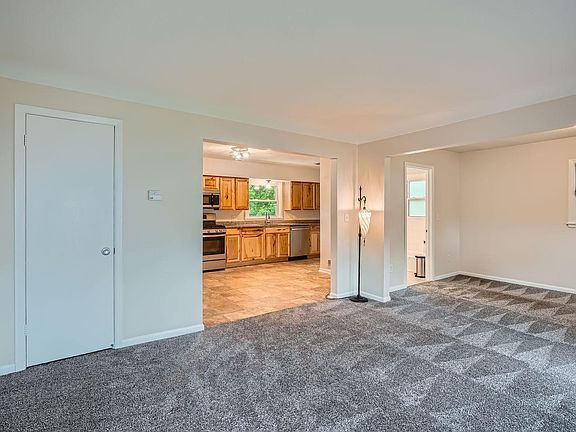 3rd image of 2607 17th Ave E