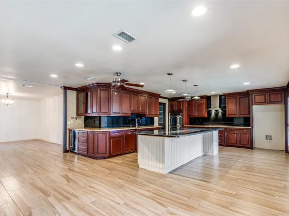 1330 Beaujolais Ln, Houston, TX 77077