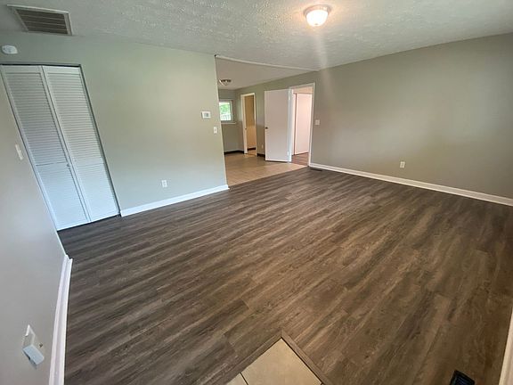 4th image of 5781 Traymore Dr