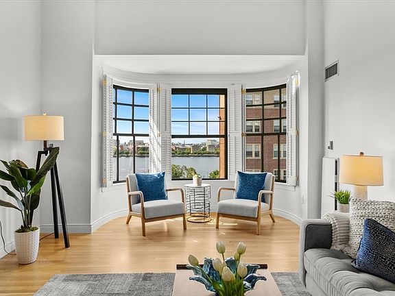 5th image of 4 Charlesgate E APT 705