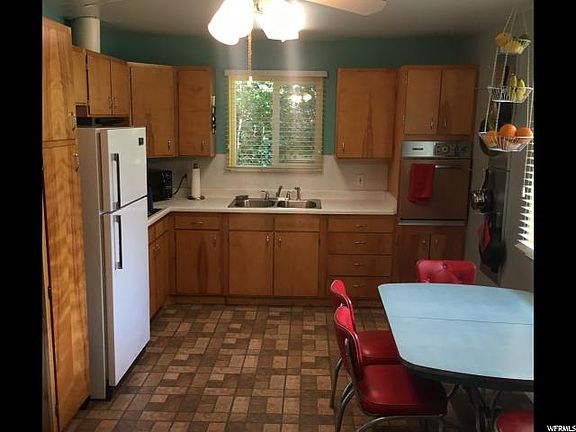 4th image of 256 E Baird Ave
