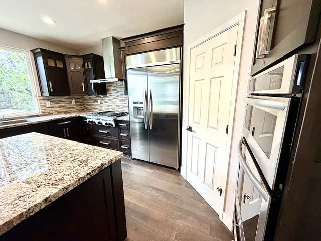 1728 Blackbird St — Photo 9