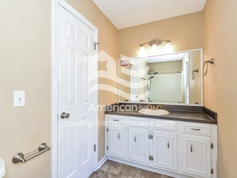 1479_010_main_bathroom_14229875.jpg
