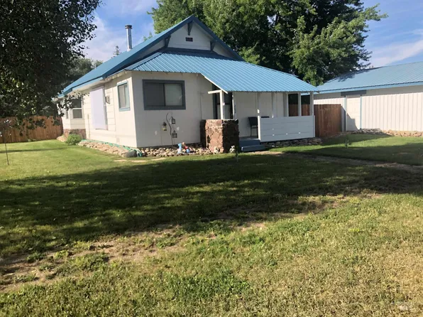 202 Alturas Ave W, Fairfield, ID 83327