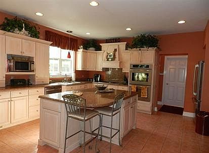 2nd image of 1302 Dawn Ct