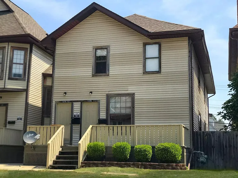 1378 1/2 Indianola Ave — Photo 22
