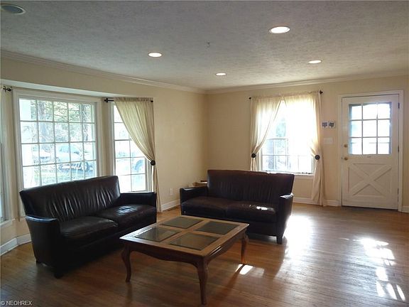 3rd image of 39 Paw Paw Lake Dr