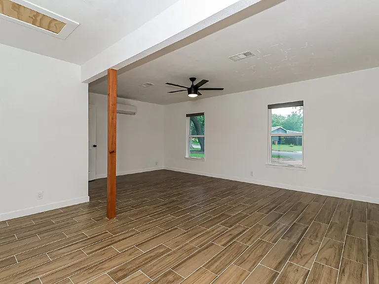 2309 Southern Oaks Dr — Photo 4