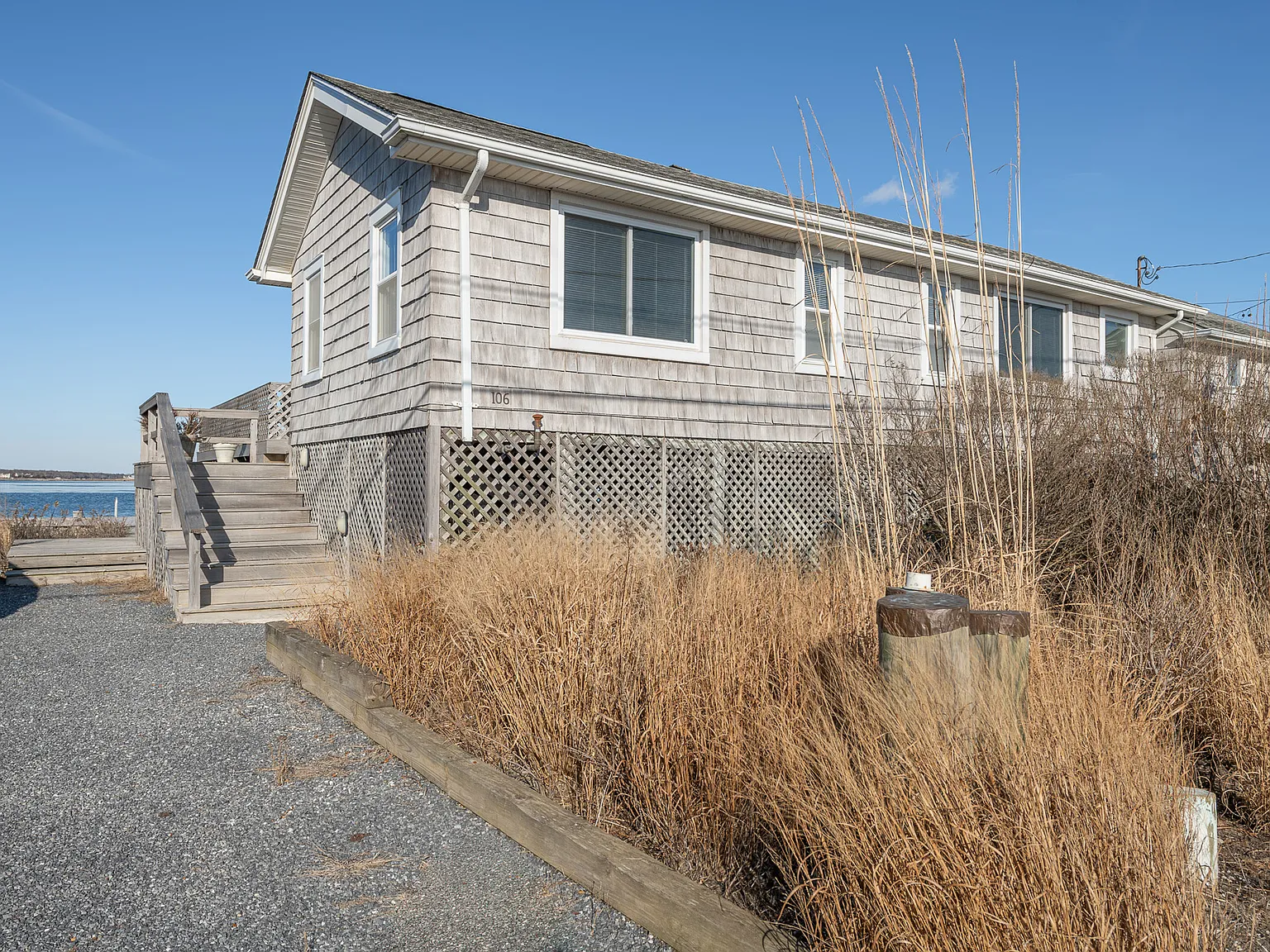 Pond Point Beach Cottage — Photo 1
